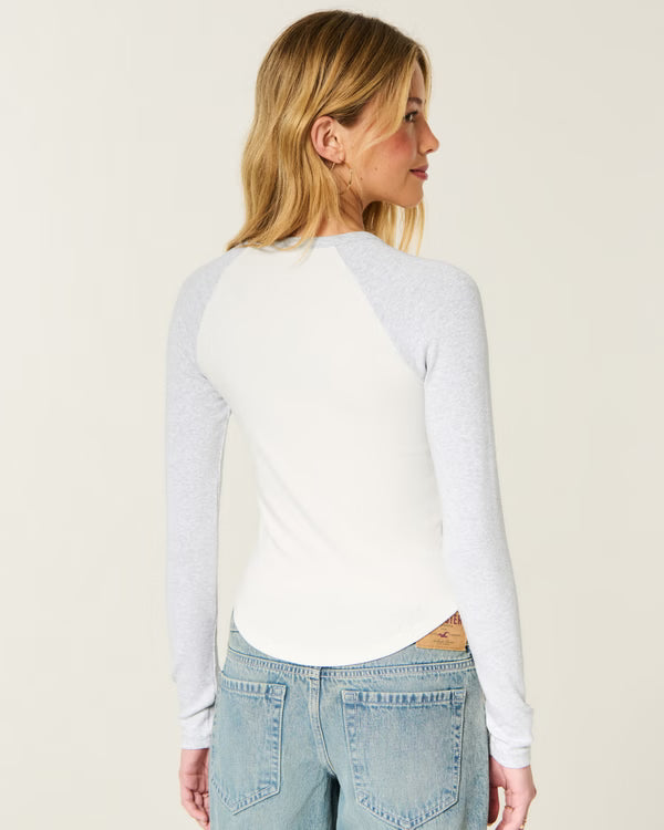 Hollister - Long-Sleeve Raglan Graphic Tee