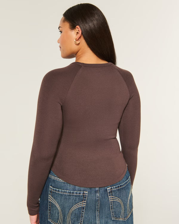 Hollister - Long-Sleeve Raglan Graphic Tee