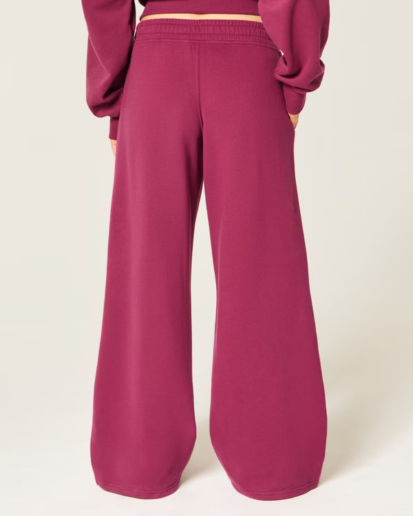 Hollister - Low-Rise Logo Graphic Baggy Sweatpants
