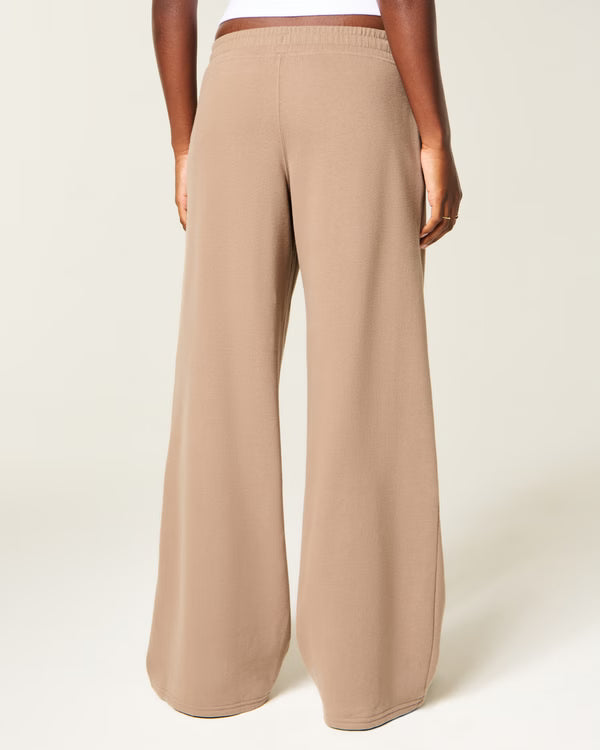 Hollister - Low-Rise Logo Graphic Baggy Sweatpants