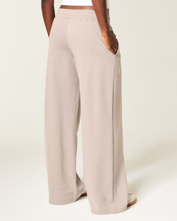 Hollister - Hollister Feel Good Low-Rise Baggy Sweatpants