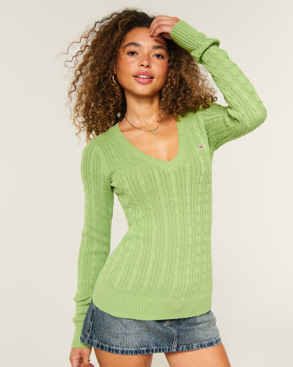 Hollister - Ivy Cable-Knit V-Neck Sweater