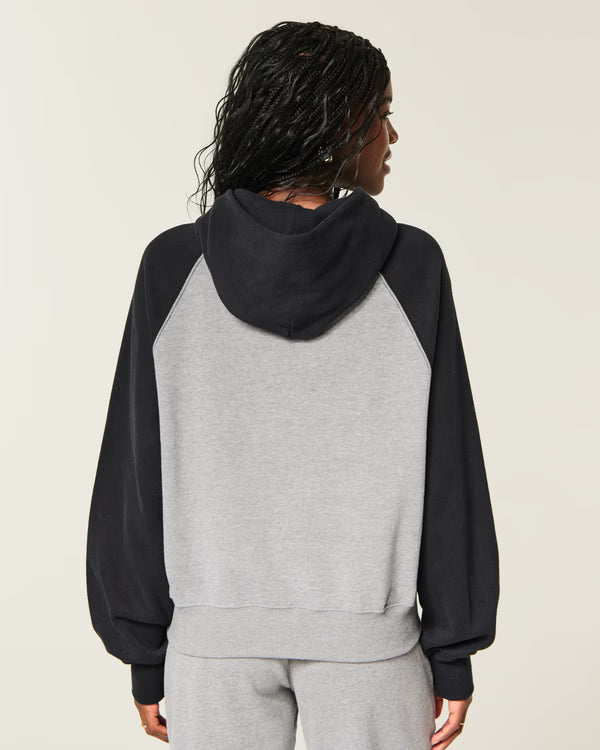 Hollister - Feel Good Classic Fit Hoodie