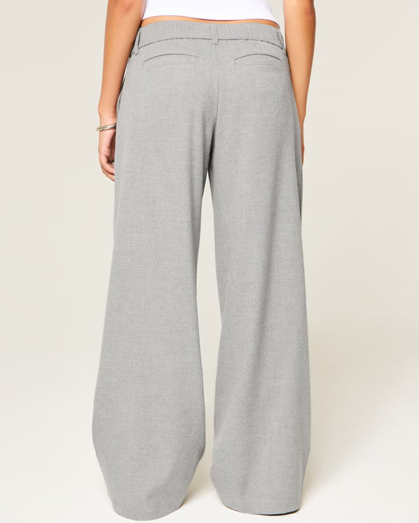 Hollister - Livvy Ultra Low-Rise Super Baggy Pants