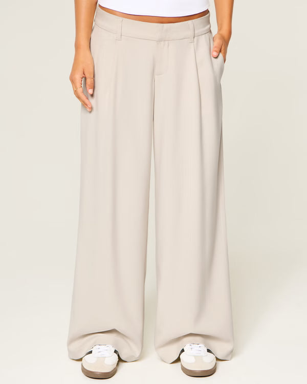 Hollister - Livvy Ultra Low-Rise Super Baggy Pants