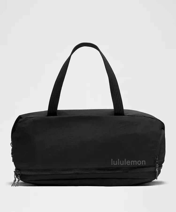 Lululemon - 3-in-1 Gym Duffle Bag 30L