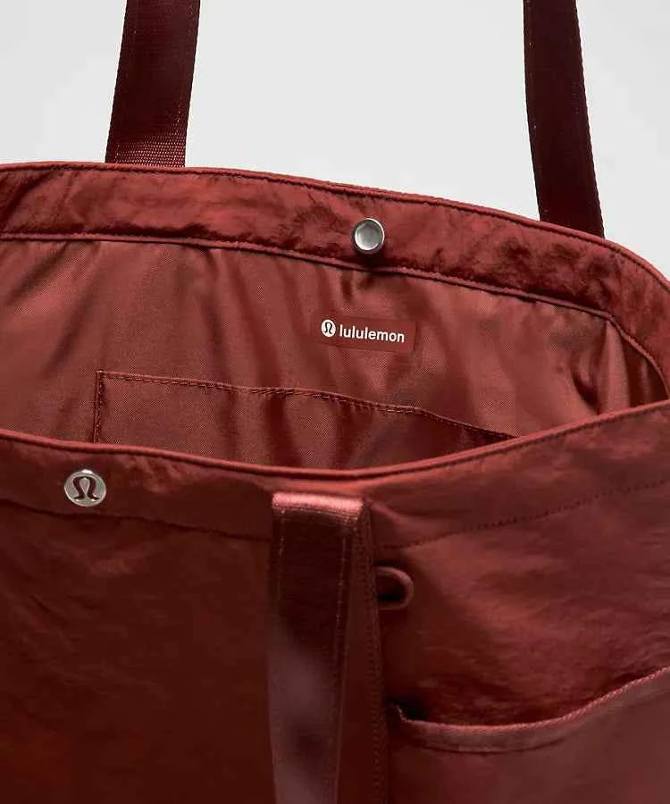Lululemon - Daily Multi-Pocket Tote Bag 20L