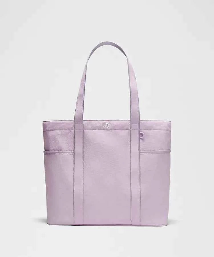 Lululemon - Daily Multi-Pocket Tote Bag 20L