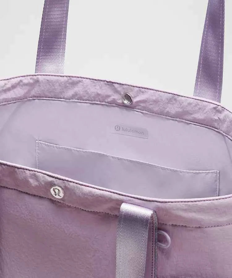Lululemon - Daily Multi-Pocket Tote Bag 20L