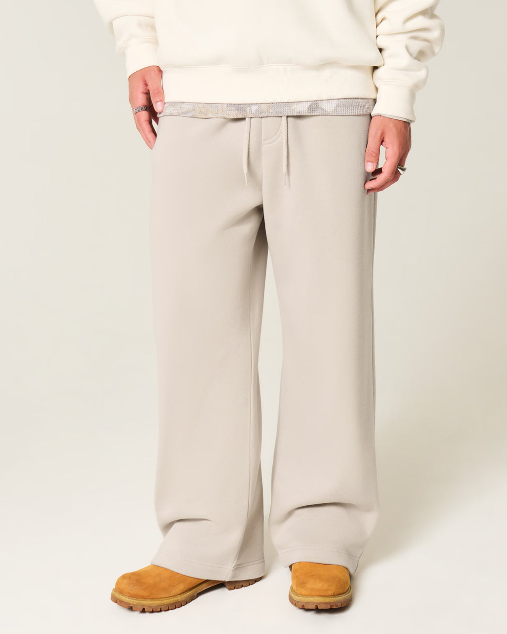 Hollister - Piped Super Baggy Sweatpants