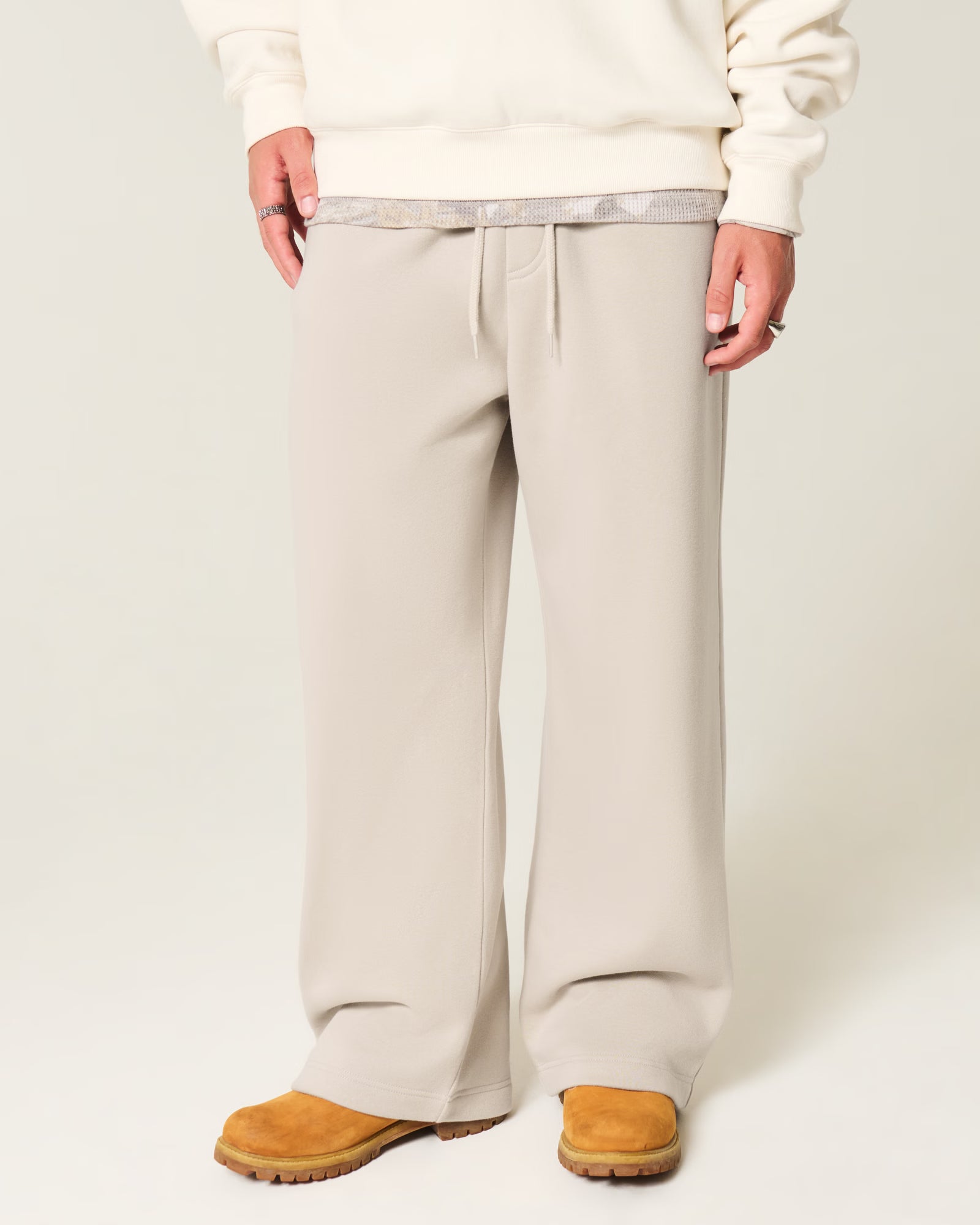 Hollister - Piped Super Baggy Sweatpants