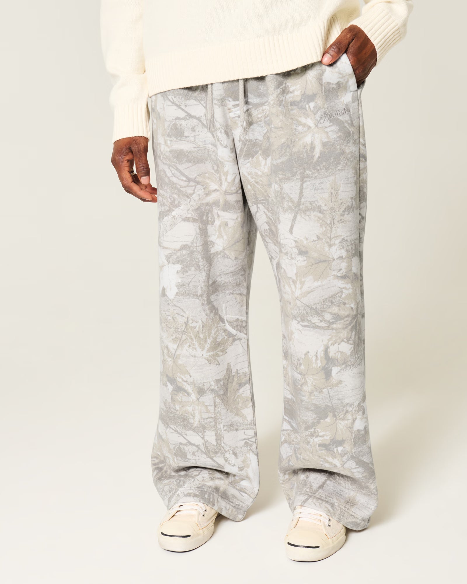 Hollister - Piped Super Baggy Sweatpants