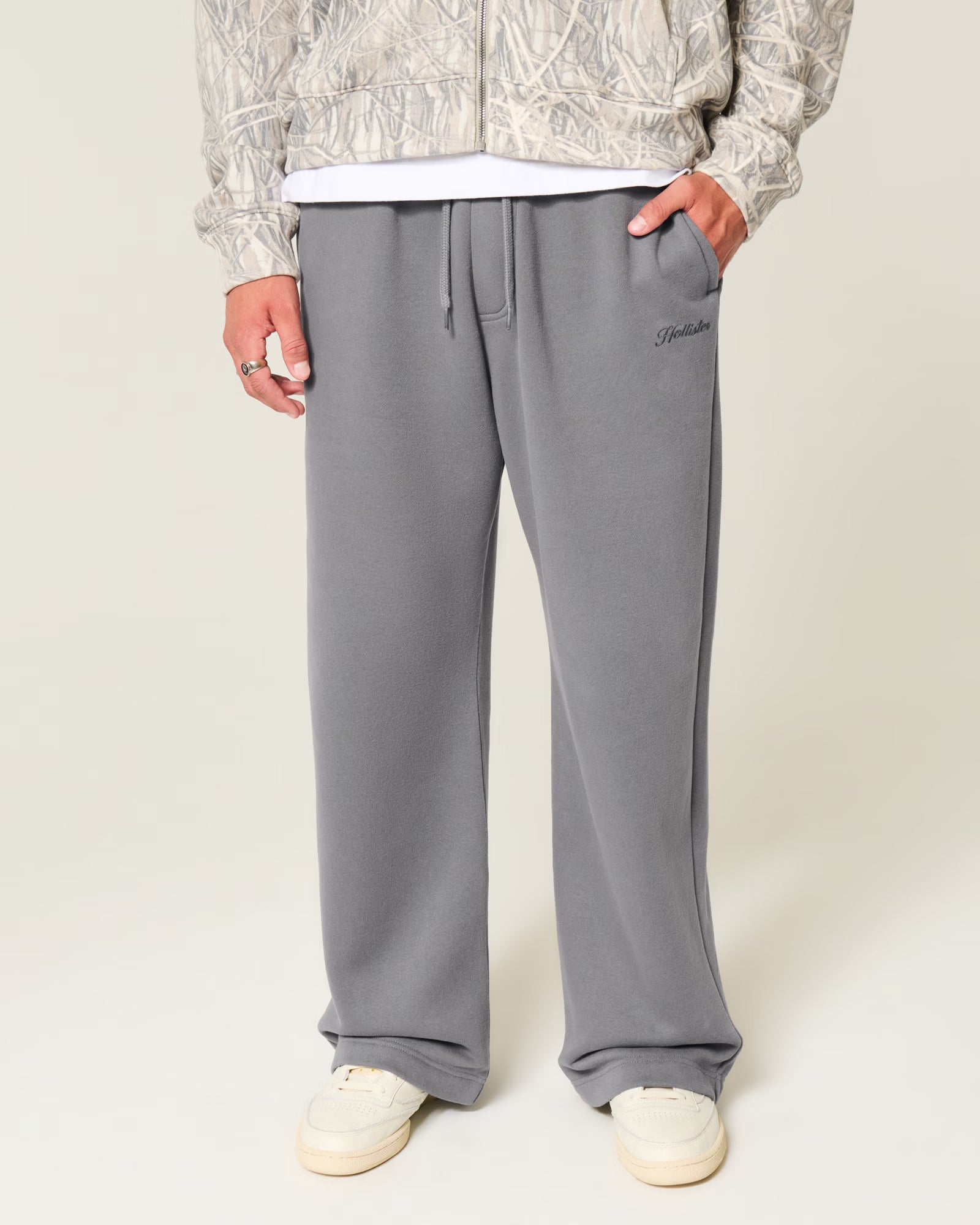 Hollister - Piped Super Baggy Sweatpants