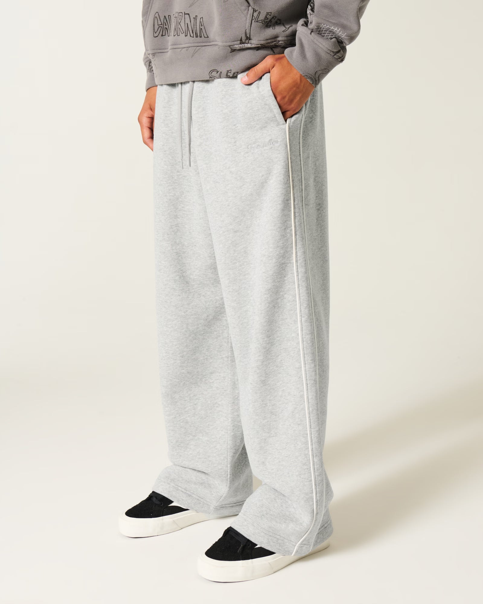 Hollister - Piped Super Baggy Sweatpants
