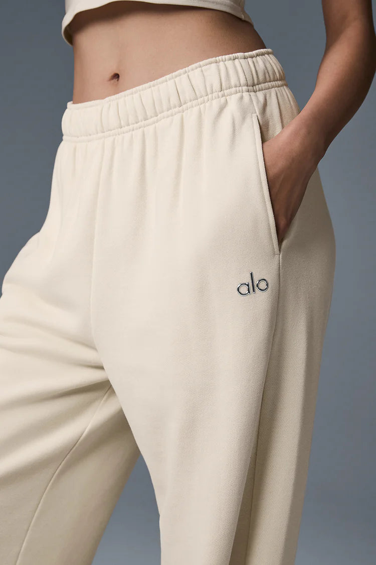 Alo Yoga - Accolade Straight Leg Sweatpant