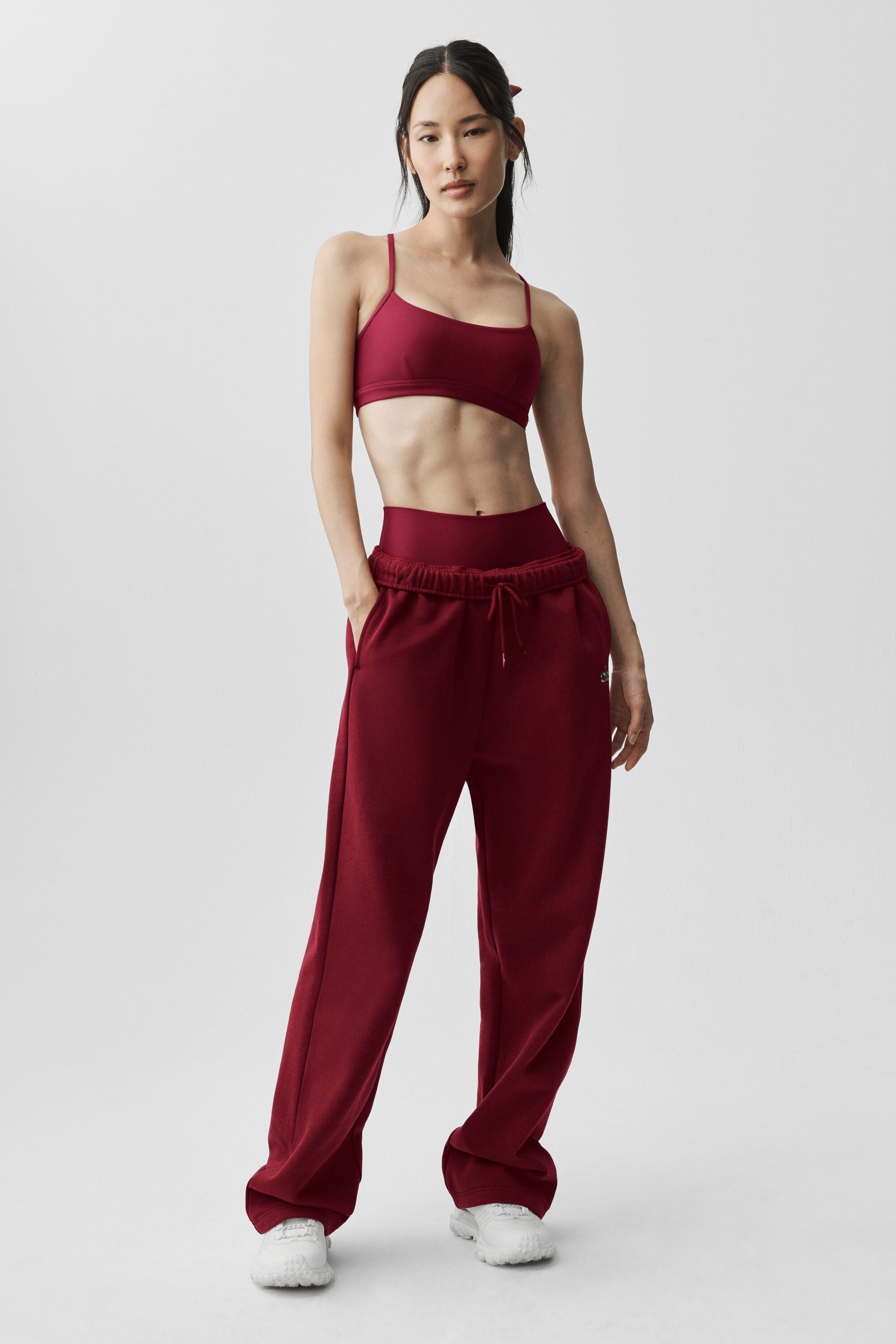 ALO YOGA - Accolade Straight Leg Sweatpant - Summer Romance Red