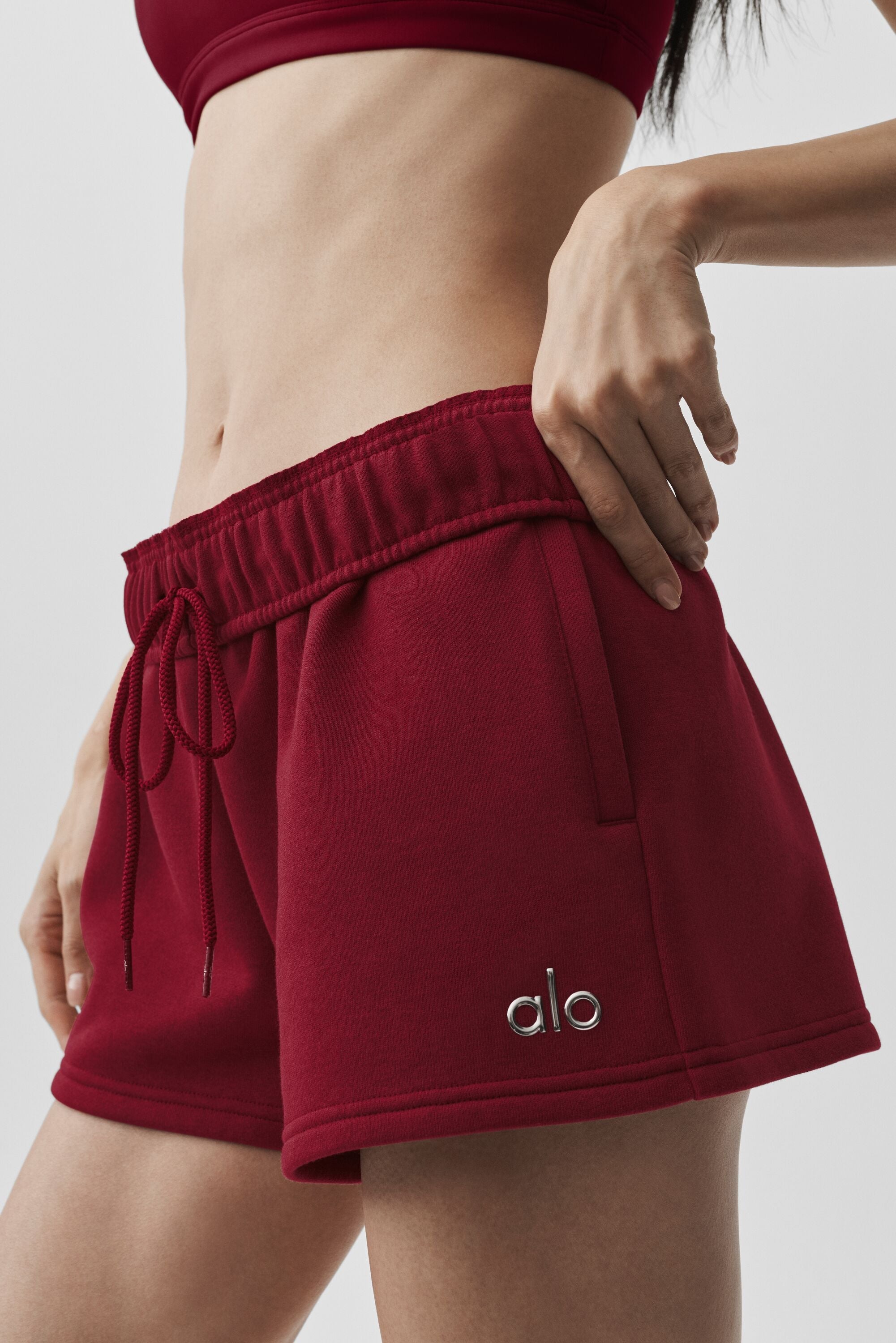 ALO YOGA - Accolade Short - Summer Romance Red