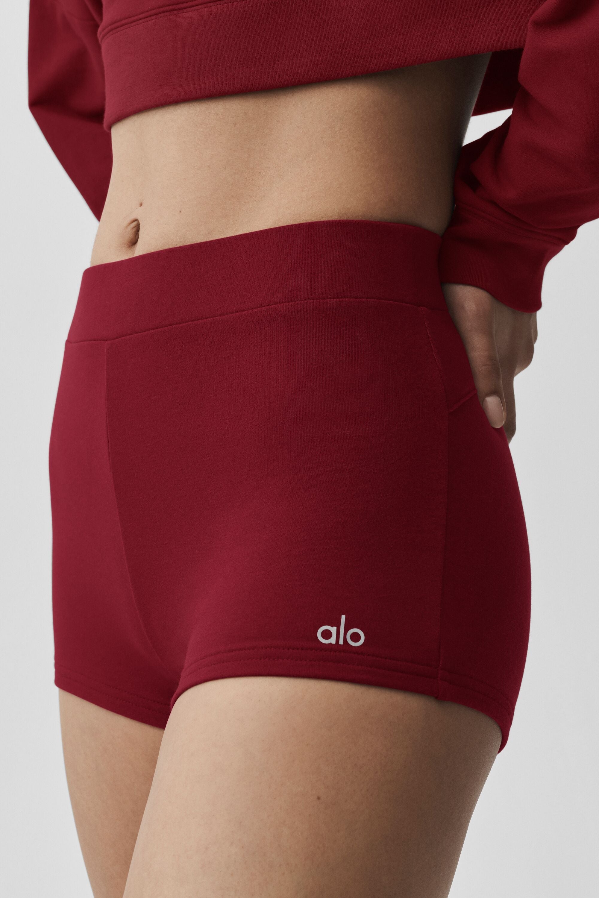 ALO YOGA - Sway My Way Micro Short - Summer Romance Red