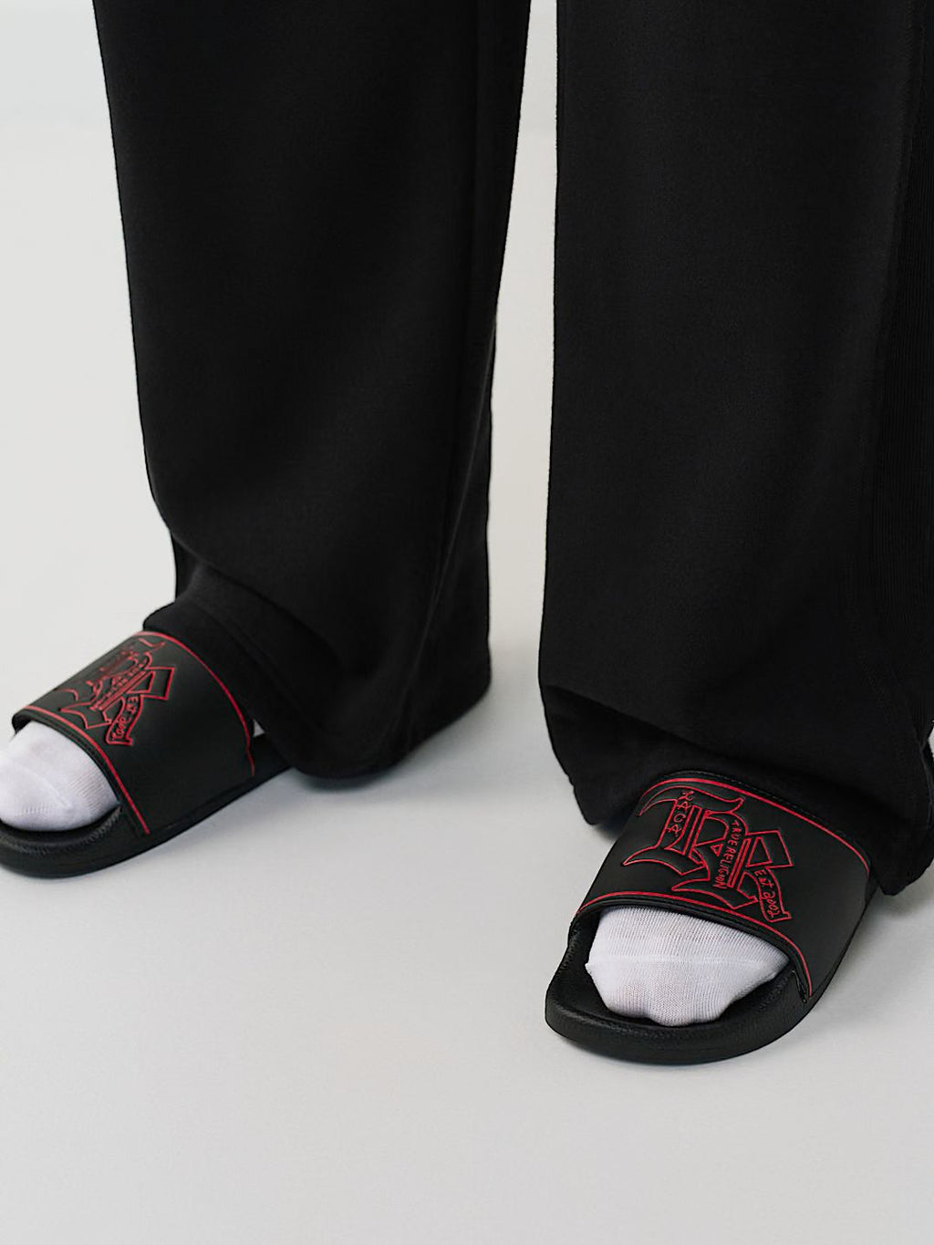 True Religion - Old English Logo Slides