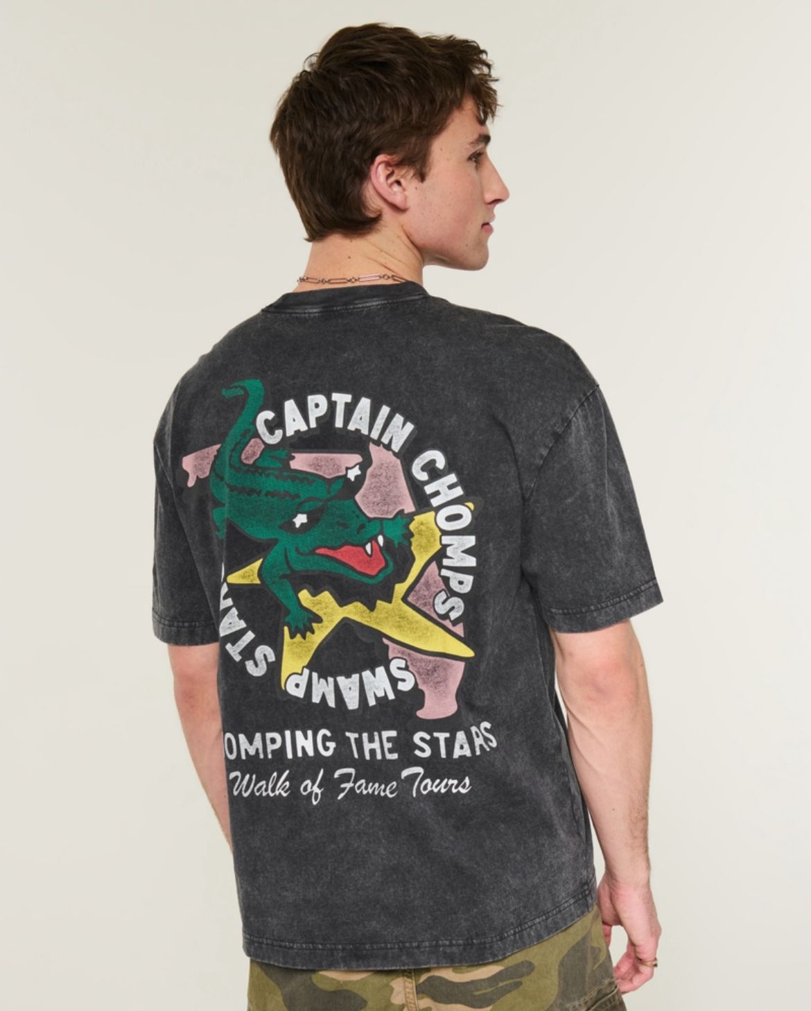 Hollister - Boxy Captain Chomps Graphic Tee