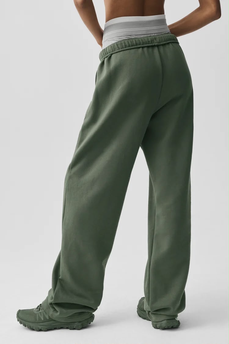 Alo Yoga - Accolade Straight Leg Sweatpant