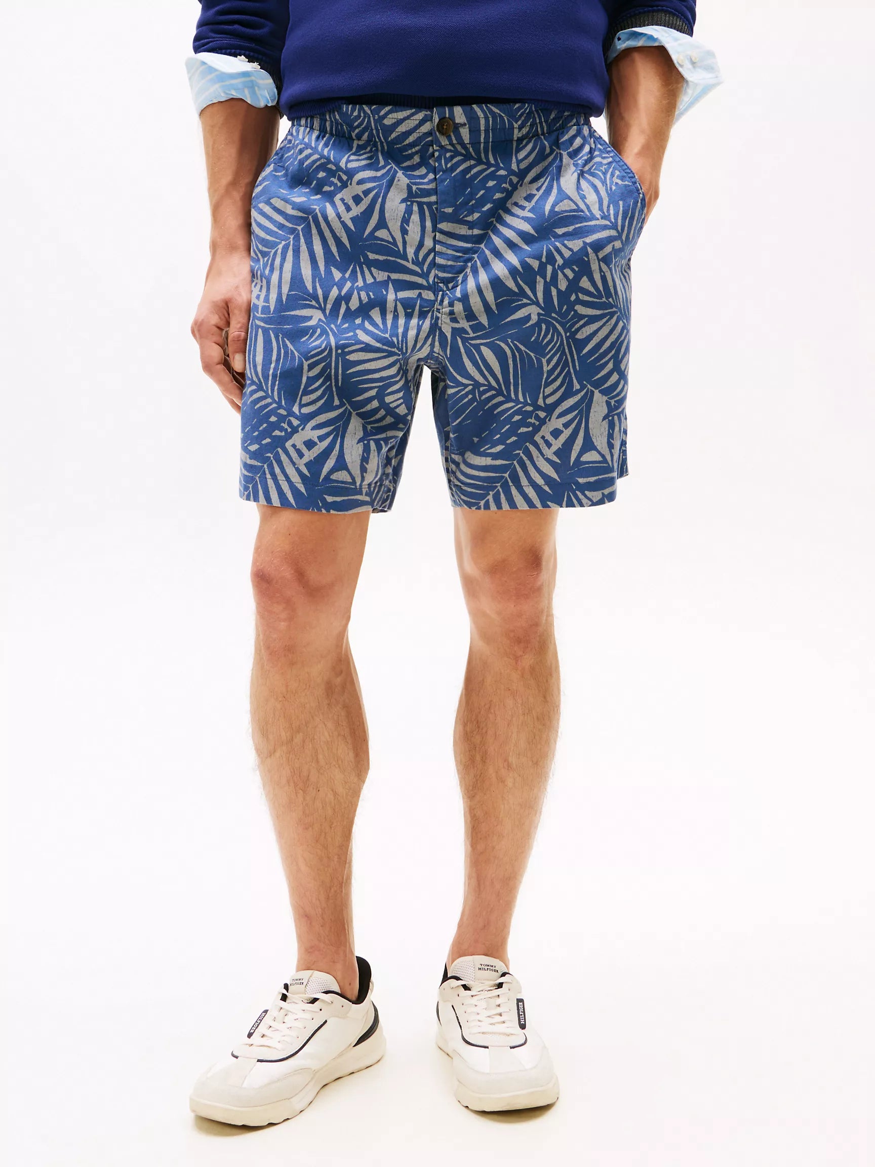 7" Palm Print Stretch Cotton-Linen Short