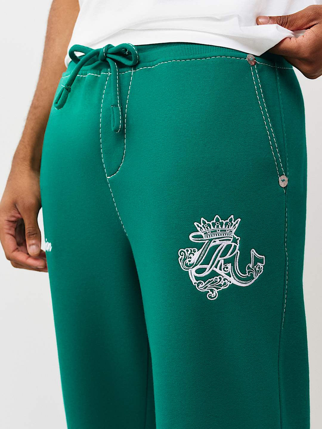 True Religion - Logo Crest Big T Baggy Sweatpant