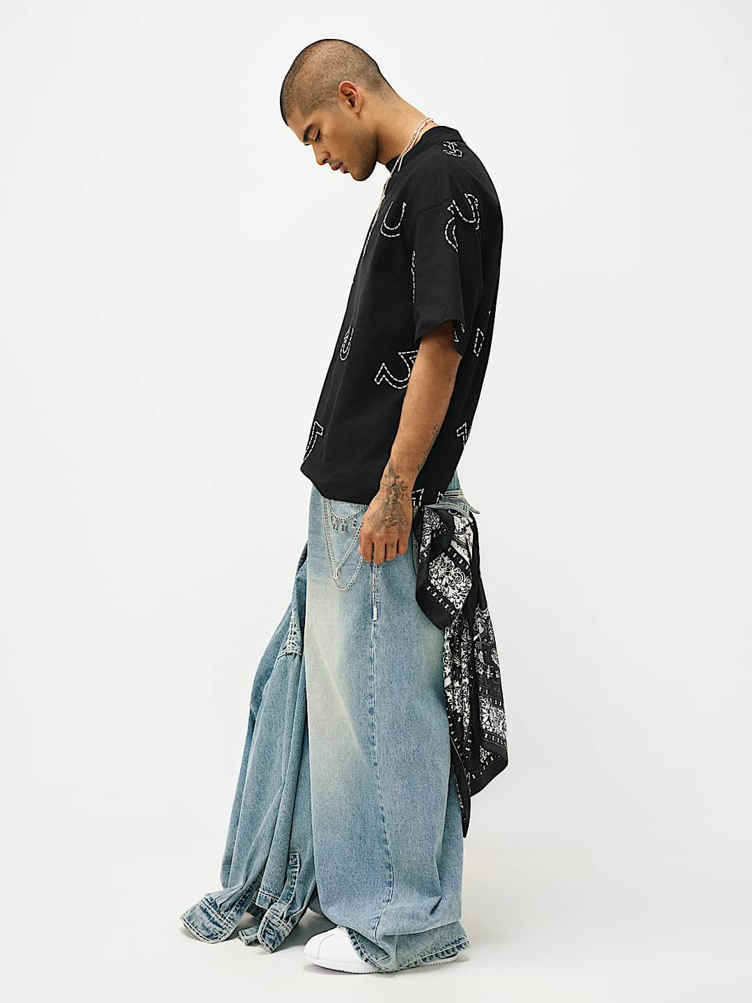 True Religion - Horseshoe Print Logo Heavyweight Oversized Tee