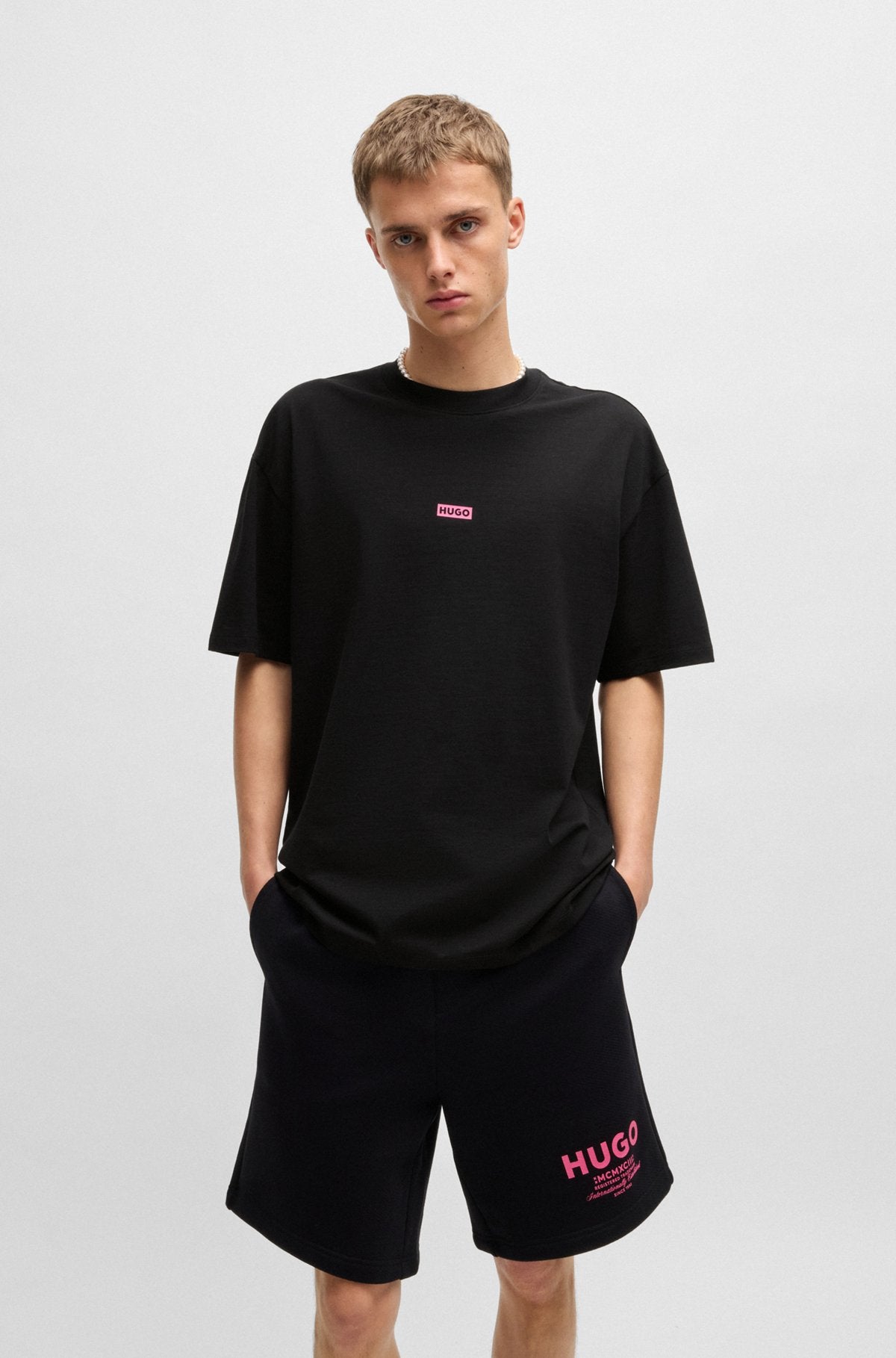 Loose-fit T-shirt in cotton with rear logo artwork