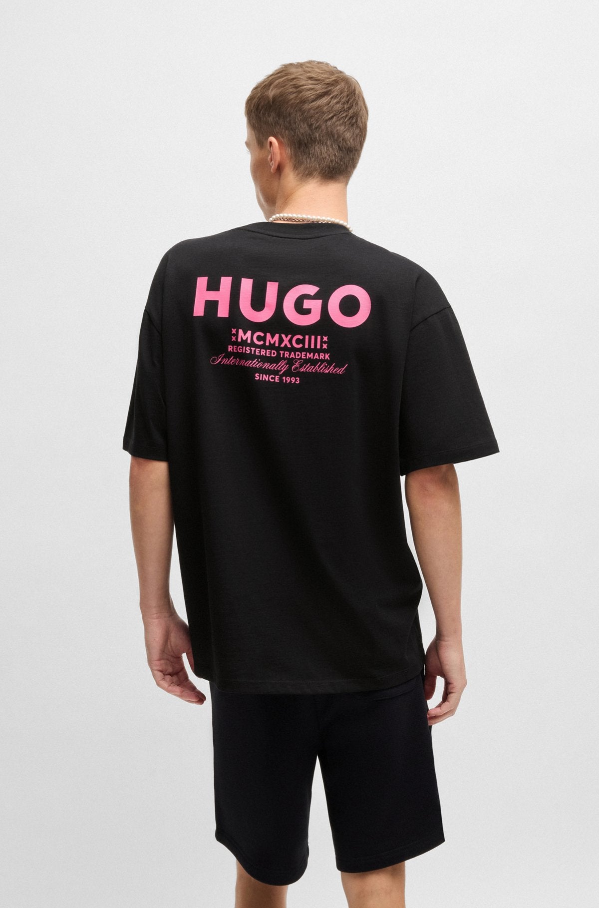 Loose-fit T-shirt in cotton with rear logo artwork
