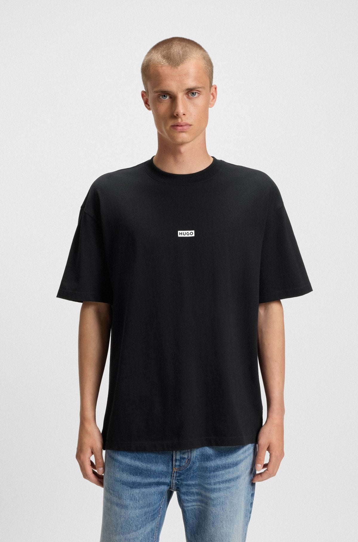 Loose-fit T-shirt in cotton with rear logo artwork