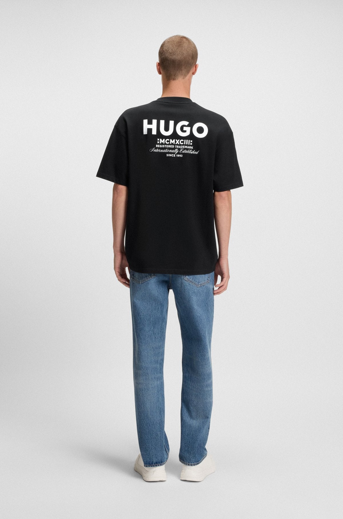 Loose-fit T-shirt in cotton with rear logo artwork