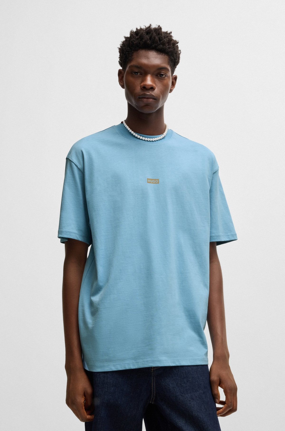 Loose-fit T-shirt in cotton with rear logo artwork