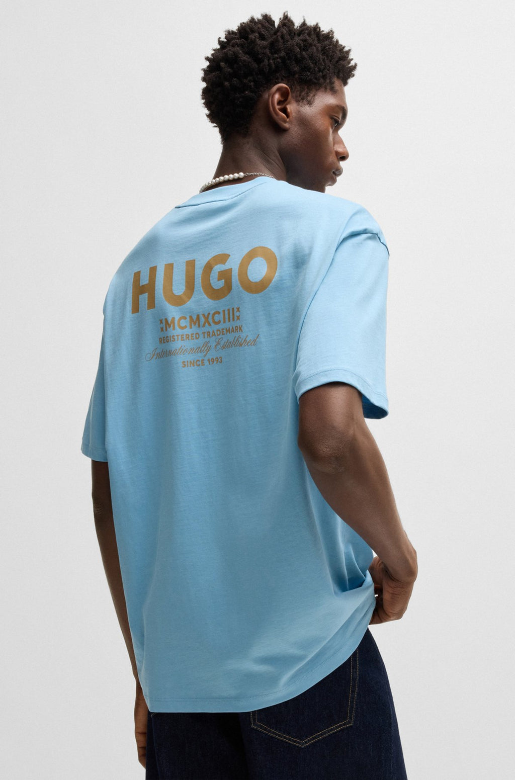 Loose-fit T-shirt in cotton with rear logo artwork