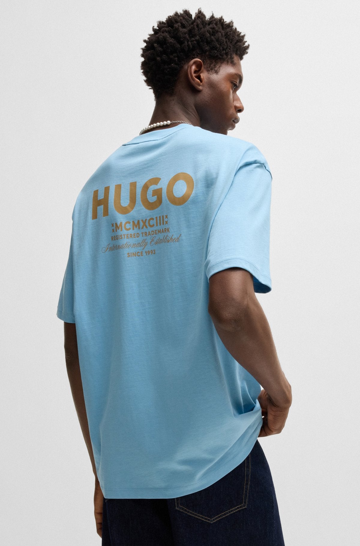 Loose-fit T-shirt in cotton with rear logo artwork
