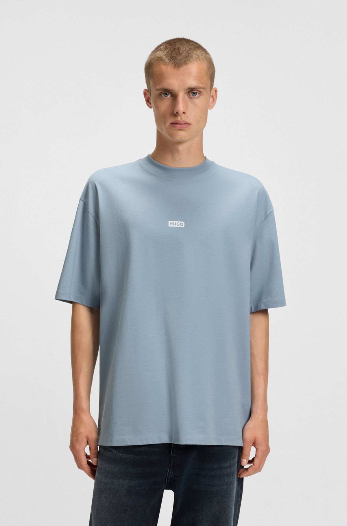 Loose-fit T-shirt in cotton with rear logo artwork
