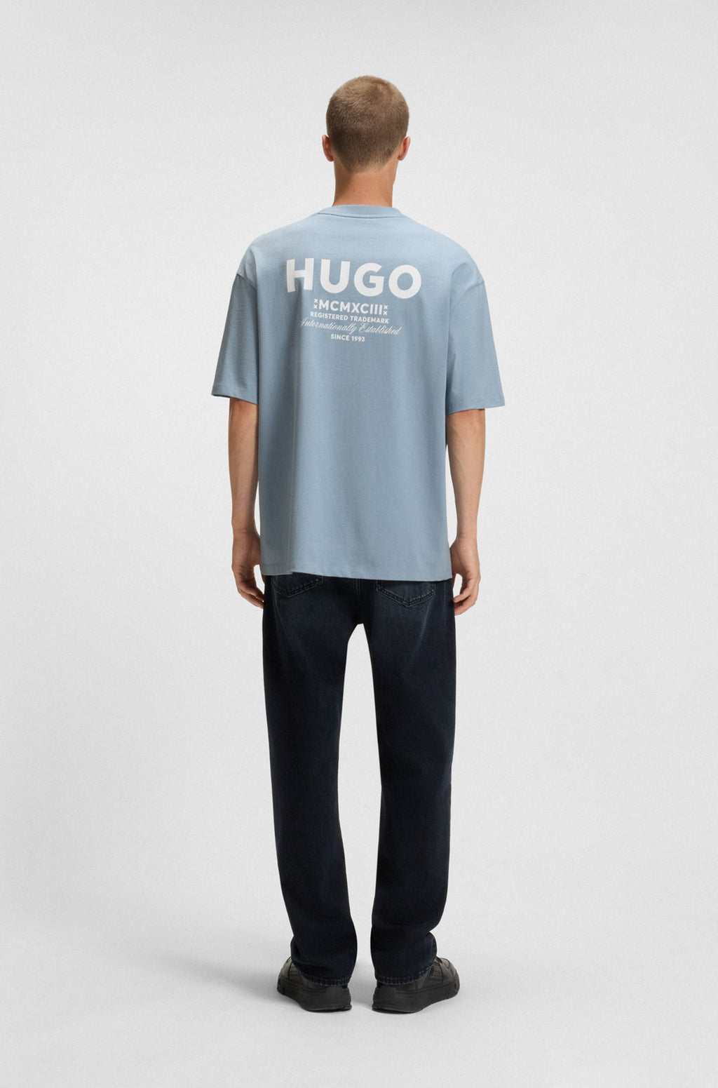 Loose-fit T-shirt in cotton with rear logo artwork