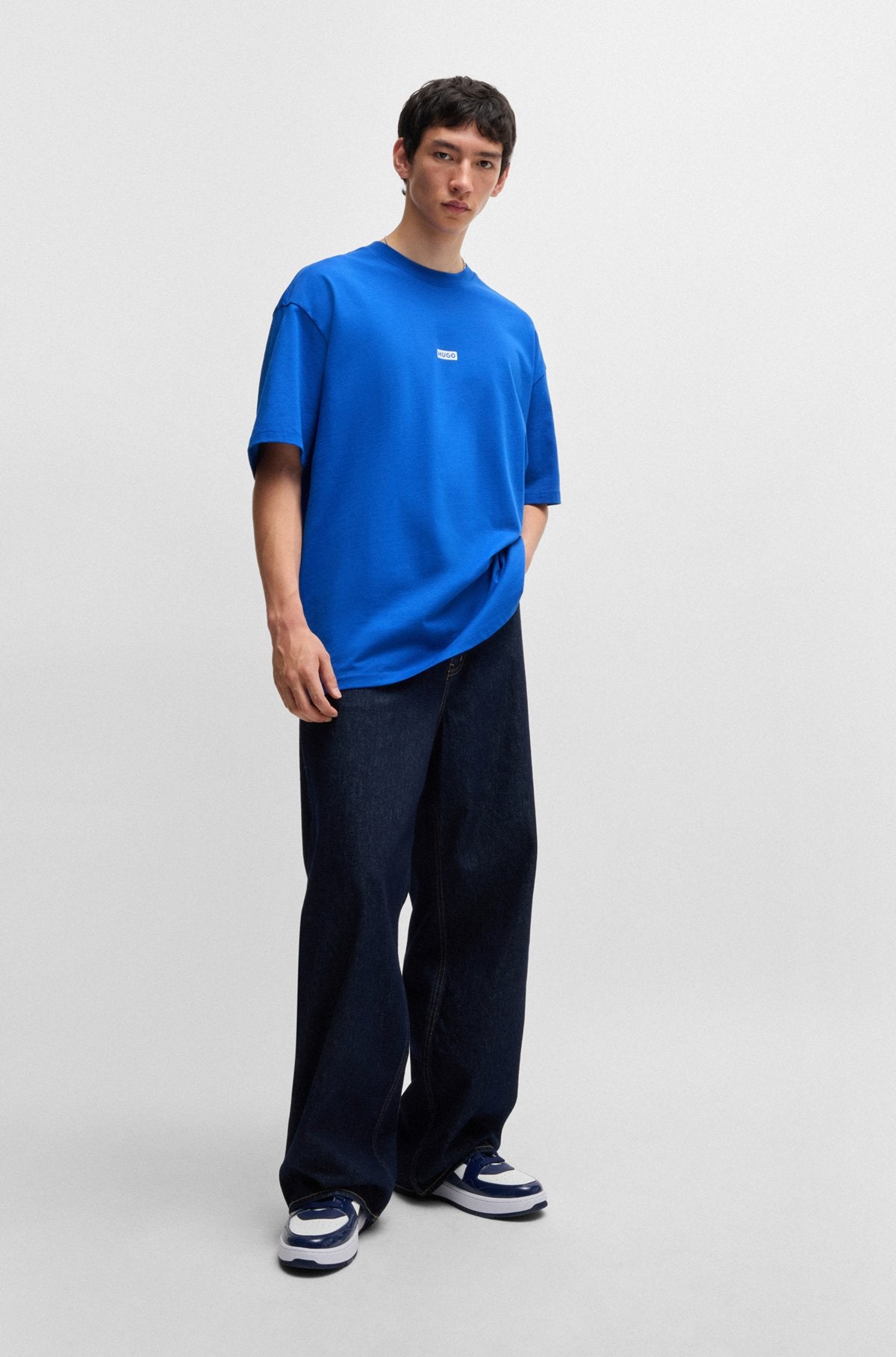 Loose-fit T-shirt in cotton with rear logo artwork