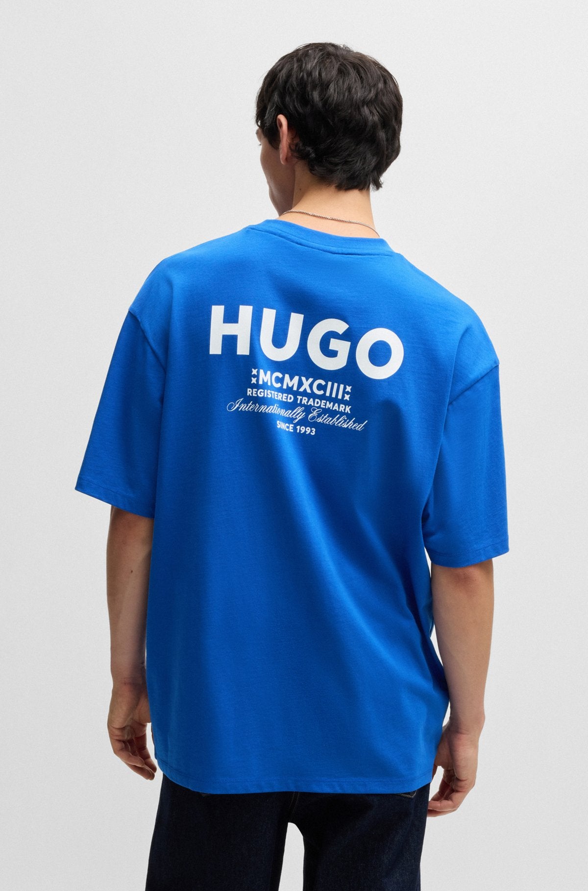 Loose-fit T-shirt in cotton with rear logo artwork