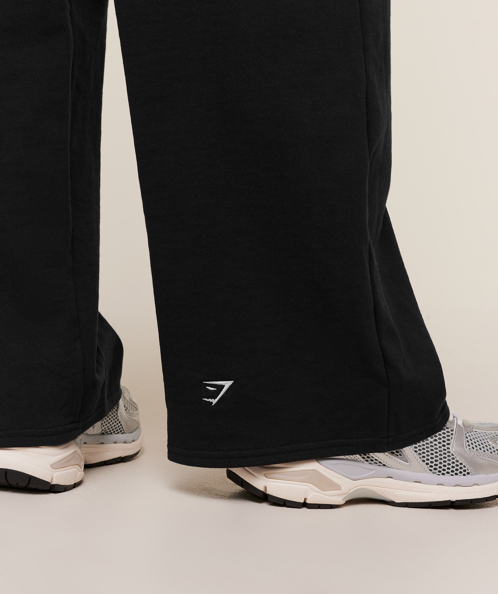 GYMSHARK - Collegiate Graphic Straight Leg Jogger