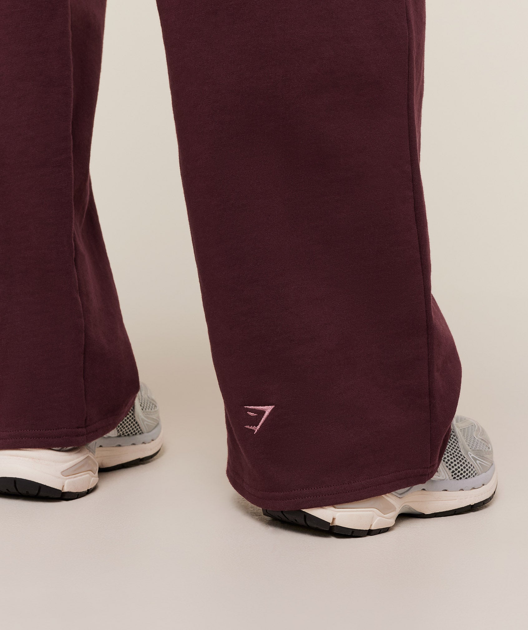 GYMSHARK - Collegiate Graphic Straight Leg Jogger