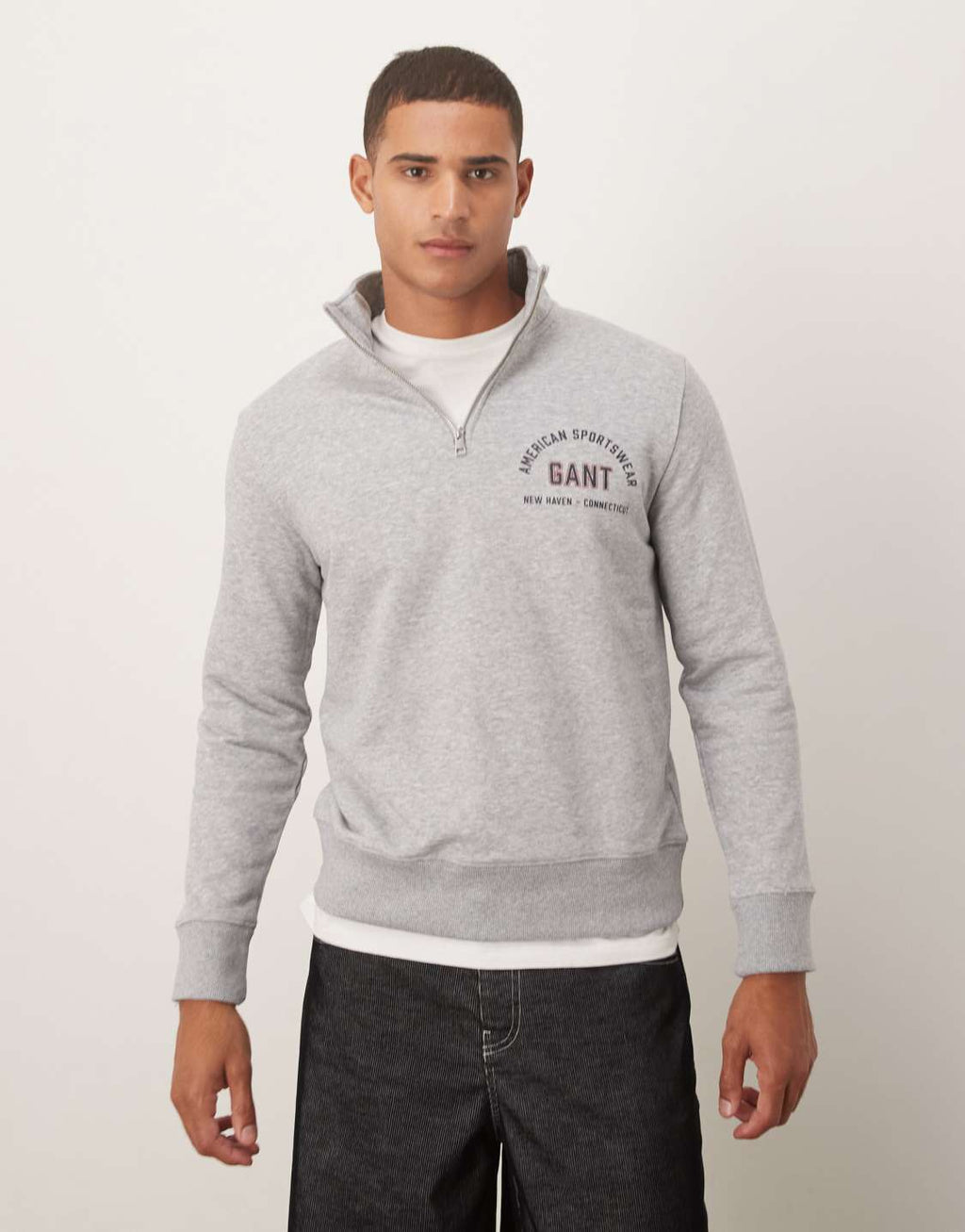 GANT - varsity logo print half zip