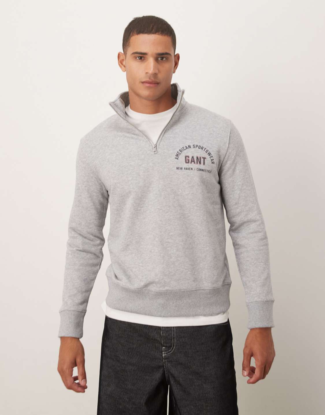 GANT - varsity logo print half zip